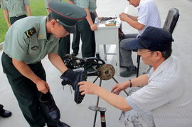 军民鱼水情 服务到军营 摄影